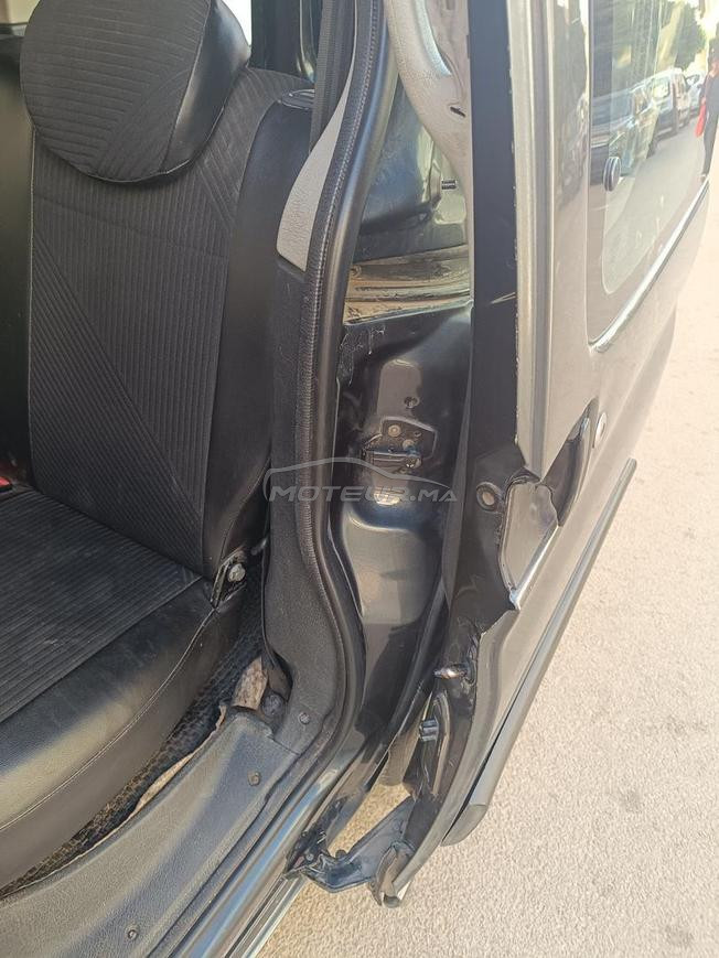 voiture bonne état robuste et spacieuse