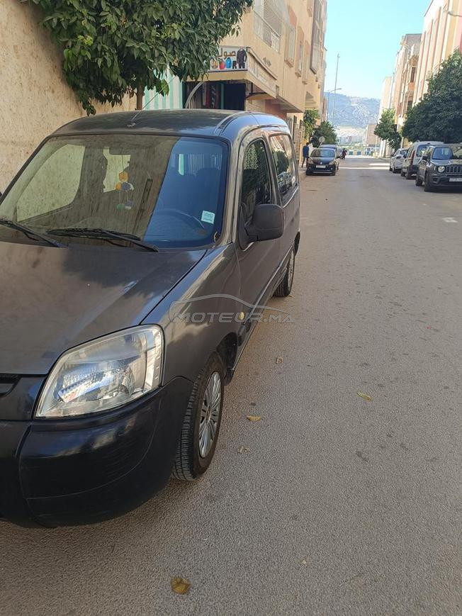 voiture bonne état robuste et spacieuse
