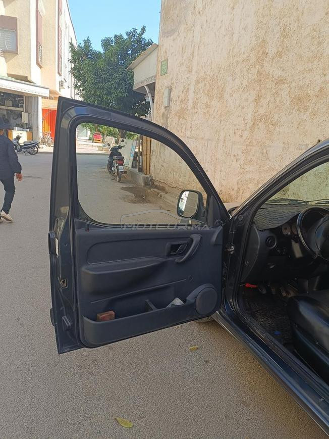voiture bonne état robuste et spacieuse