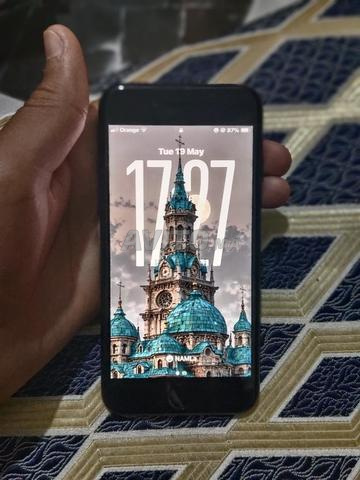 آيفون إس إي 2020🍎 81🔋 64 جيجا، لا يزال نقيًا