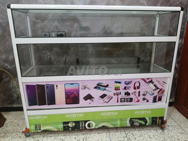 Comptoir (vitrine) encore neuf, 130cm x 110cm