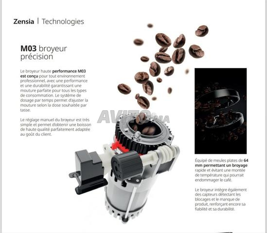 Distributeur Café Tactile AZKOYEN ZENSIA 7
