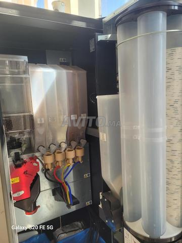 Distributeur Café Tactile AZKOYEN ZENSIA 7