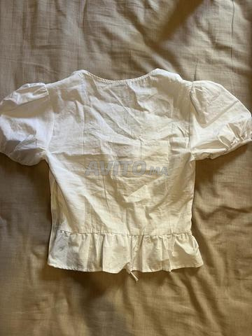 Haut blanc Bershka à manches bouffantes - 2