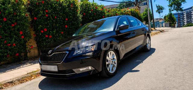 Skoda Superb Diesel Automatique 2019 à Tanger - 2