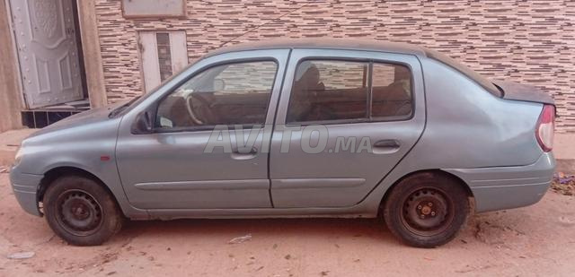 Renault Clio essence manuelle 2000 à Guelmim - 2