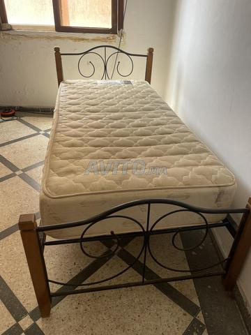 Lit avec matelas - 2