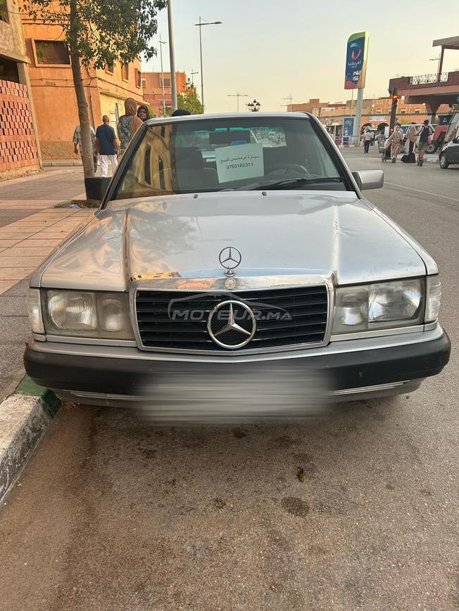سيارة مرسديس موديل 1989