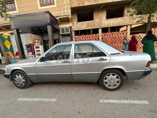 سيارة مرسيدس موديل 1989 - 2