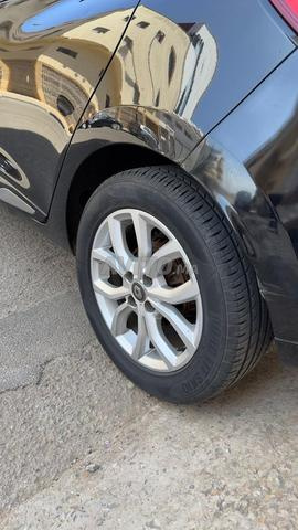 Clio Noir Intense