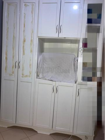 Moustiquaire, coiffeuse et armoire - 2