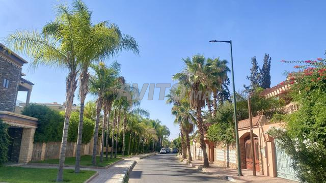 أرض استثنائية في حي استثنائي