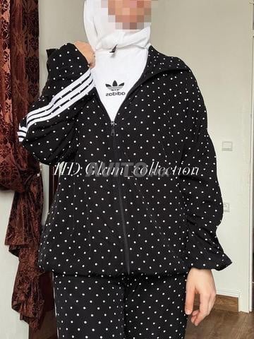 Ensemble de sport trois pièces disponible dans toutes les tailles - 2