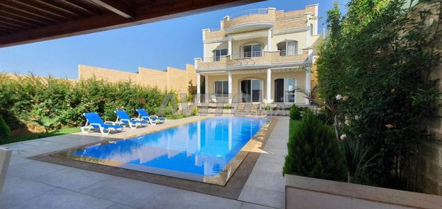 Villa de luxe avec 7 chambres et grande piscine