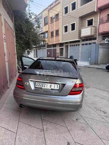 Voiture Mercedes Benz 220 en bon état, dédouanée en 2015 - 2