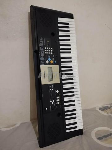 Clavier piano numérique 61 touches Yamaha YPT-220