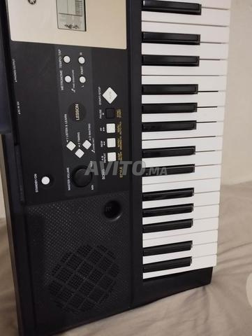 Clavier piano numérique 61 touches Yamaha YPT-220 - 2