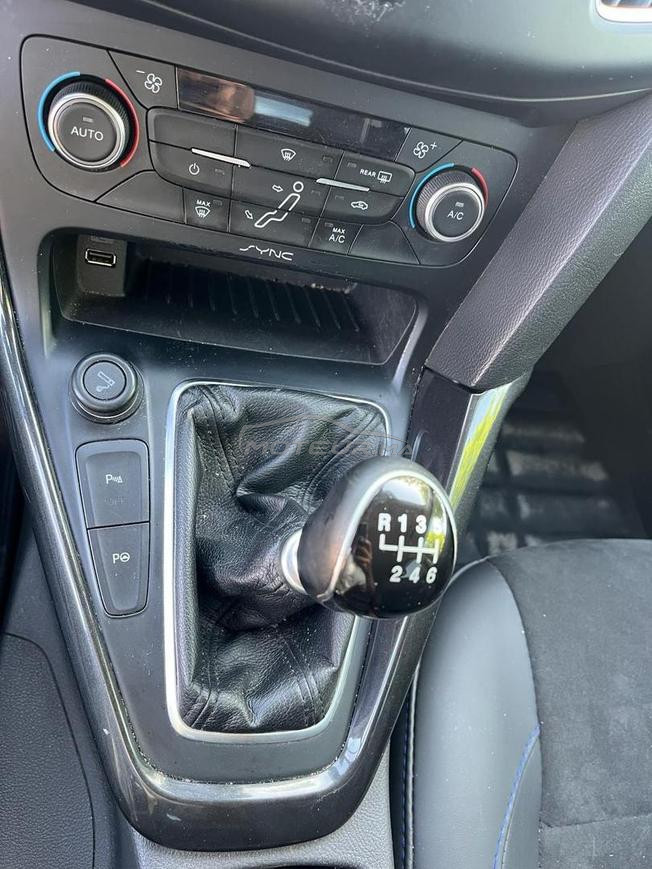 ford focus titanium 
