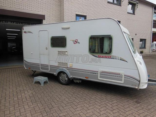 Caravane 6 places bien équipée.