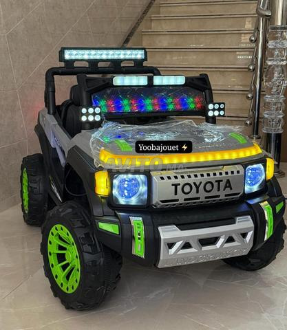 سيارة تويوتا كهربائية 4x4 12 فولت - 2