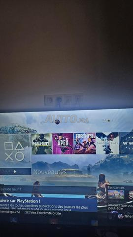 PS4 pro 1TO - très bon état- 1 manette et cables - 2