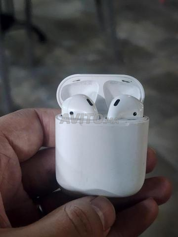 Apple AirPods الجيل الثاني