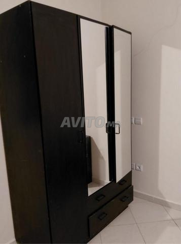 Chambre avec lit, 2 commodes, matelas et placard - 2