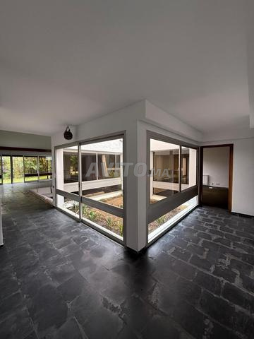 Villa 2000m² en location à Souissi Rabat - 2