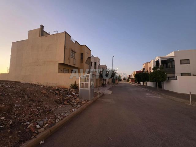 أرض فيلا بثلاث واجهات برياض تولال للبيع - 2