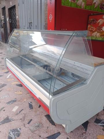 ثلاجة زجاجية مقوسة جديدة - 2