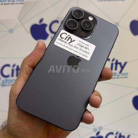 iPhone 15 Pro Max 256Go Bon état - 2