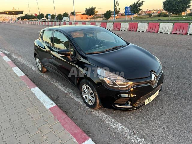Clio 4 modèle 2017, prix 10.5 millions, kilométrage 245k - 2