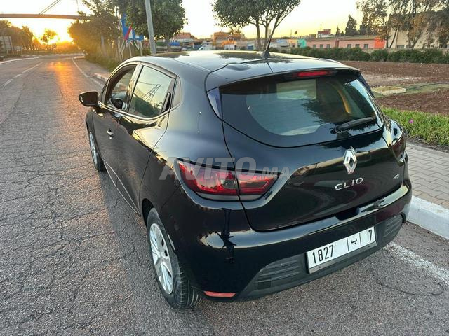 Clio 4 modèle 2017, prix 10.5 millions, kilométrage 245k