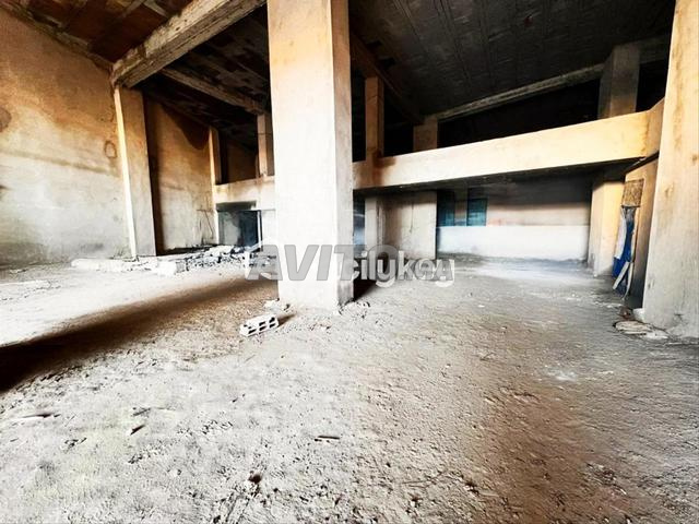 Local commercial de 550 m² à Casablanca