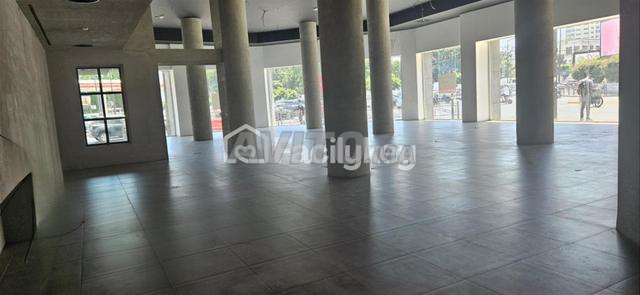 Local commercial de 501 m² à Casablanca - 2