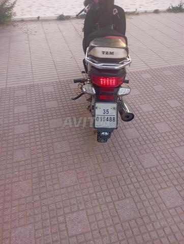 Moto TZM encore propre - 2
