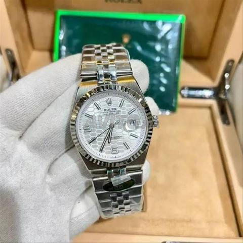 Montre homme chic et décontractée