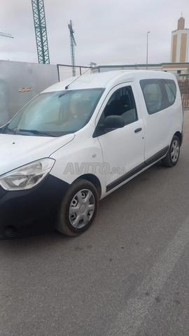 Voiture semi-neuve, toujours propre - 2