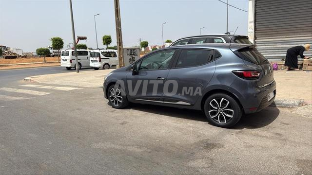 Renault Clio Diesel Automatique 2019 à Meknès - 2