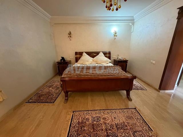 Lit avec matelas, commode et deux chevets - 2