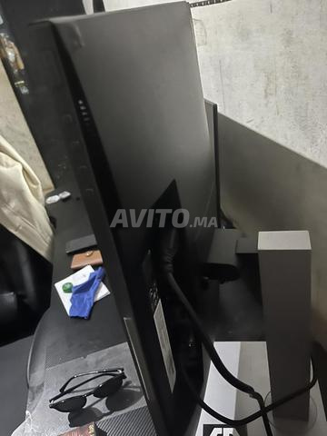 شاشة HP بدون حواف، HD IPS مع منافذ HDMI و VGA بحالة جيدة جداً. كمية محدودة.