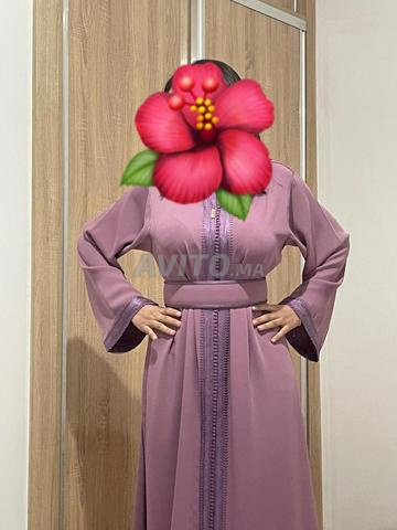 Caftan en crêpe avec broderie "Zwaq El Maalem" - 2