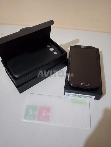 Samsung Galaxy S3 Noir 16Go Comme Neuf Complet - 2