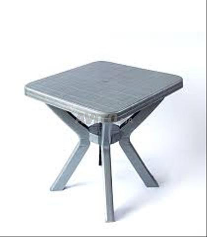 5 tables et 20 chaises couleur gris à vendre - 2
