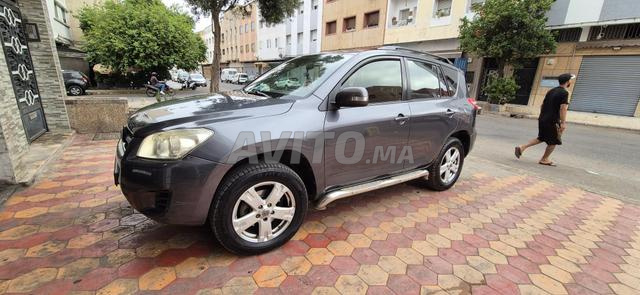 Salut je vends Toyota RAV4 bon état - 2