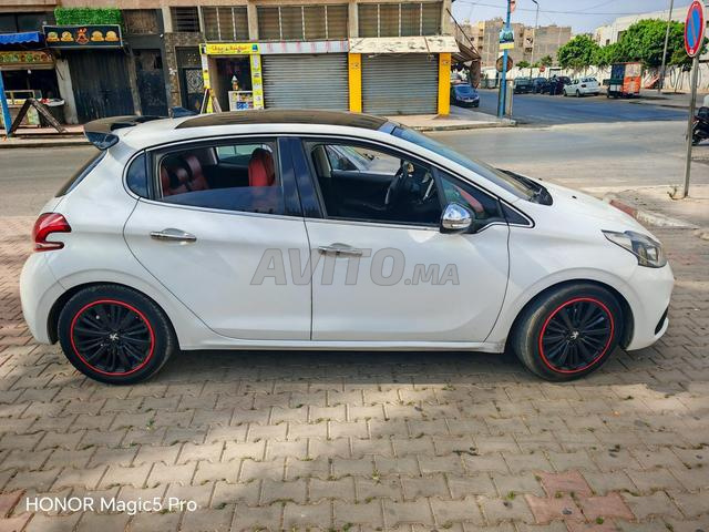 Peugeot 208 Diesel Manuelle 2017 à Casablanca - 2