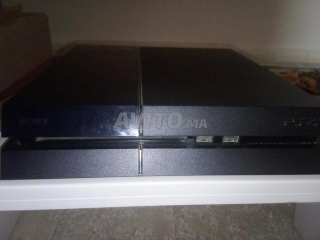 PS4 en ligne 1TB fonctionne bien sans manette - 2