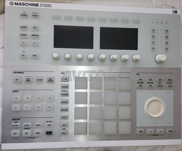 MASHINE STUDIO - blanc