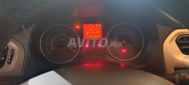 بيجو 301 ديزل سوداء مجهزة جيدًا - 2