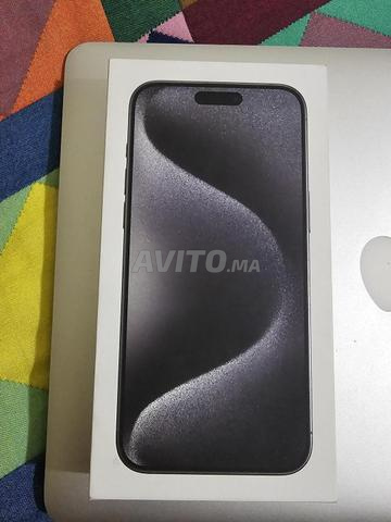 iPhone 15 Pro Max 256 Titane Noir - 2